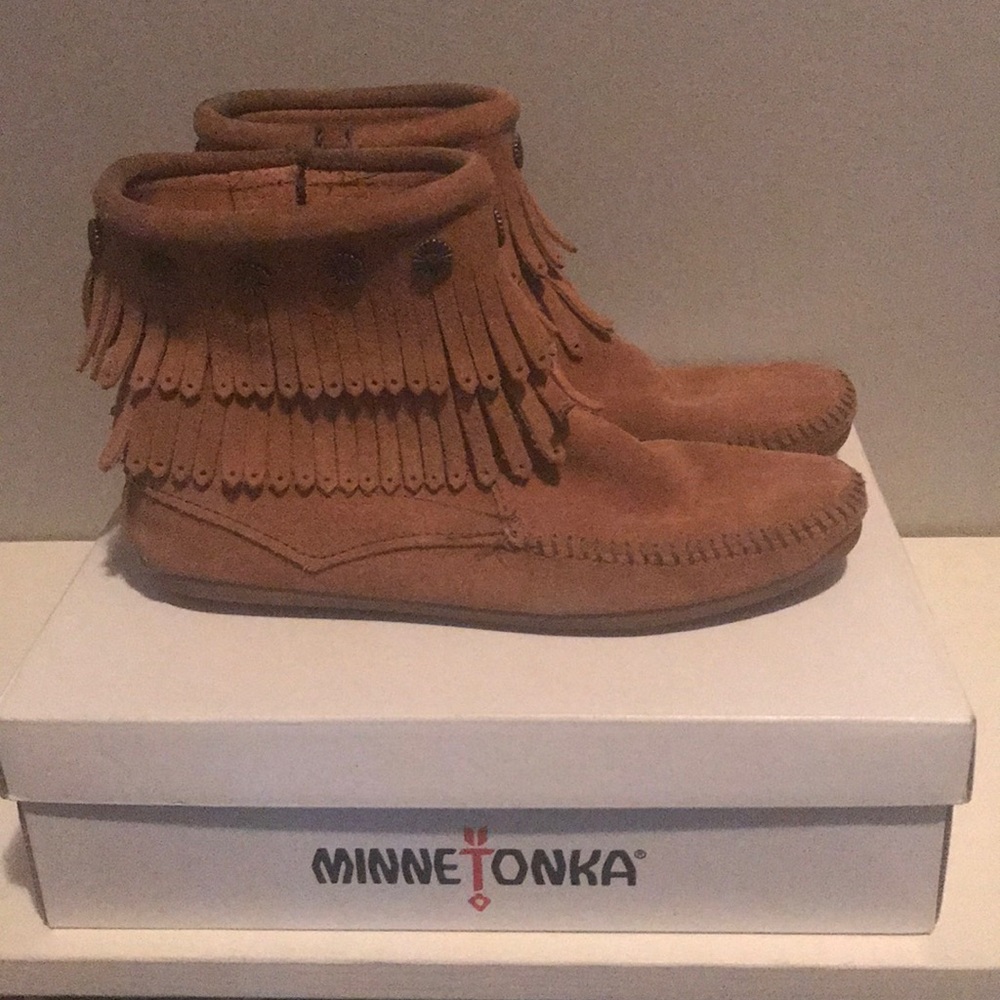 Minnetonka Booties Size 7